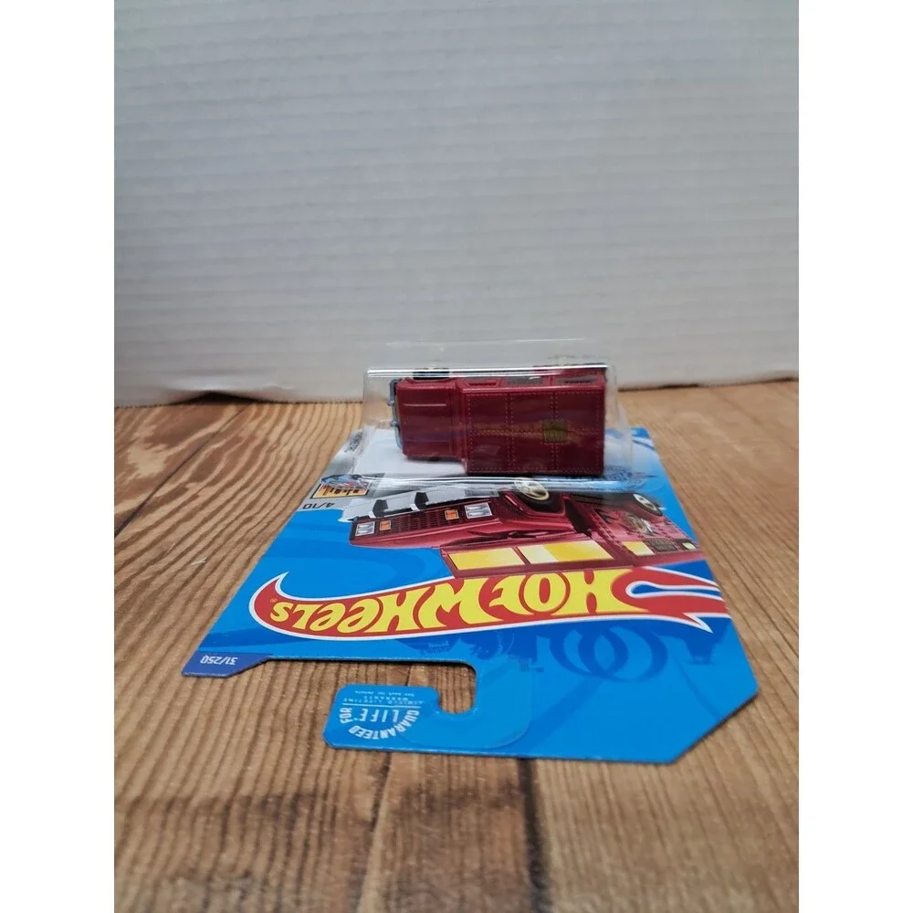 HOT WHEELS HW METRO SERIES HW ARMORED TRUCK IN RED #4/10 OR #31/250